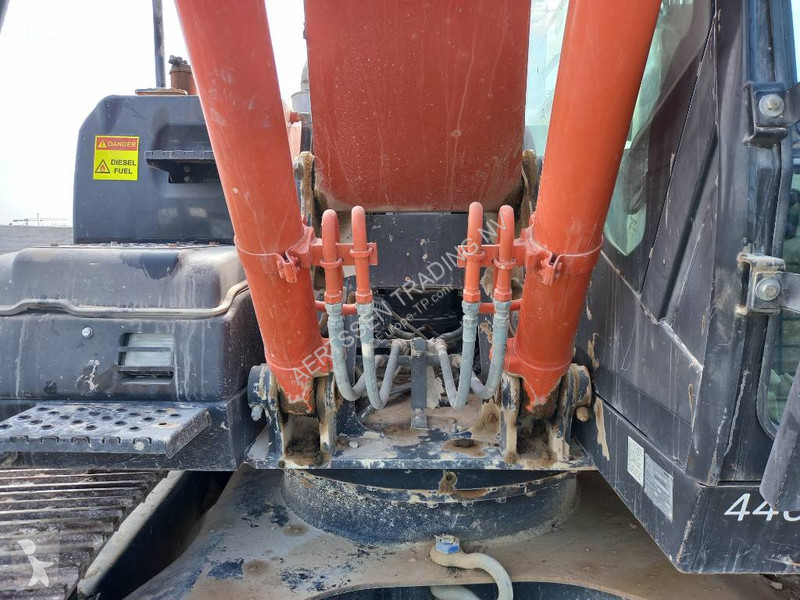 Graafmachine Hitachi ZX220LC (Abu Dhabi)