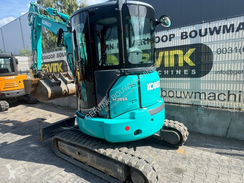 Escavadora Kobelco 35 SR