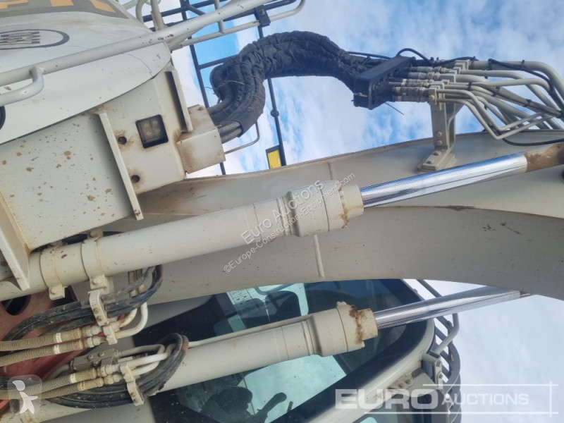 جرافة Takeuchi TB2150R