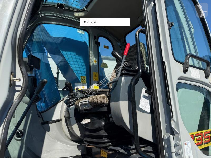 Excavator New Holland Kobelco E235 BSR-2...