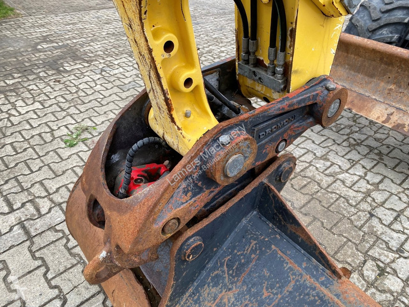 جرافة Yanmar B95w .