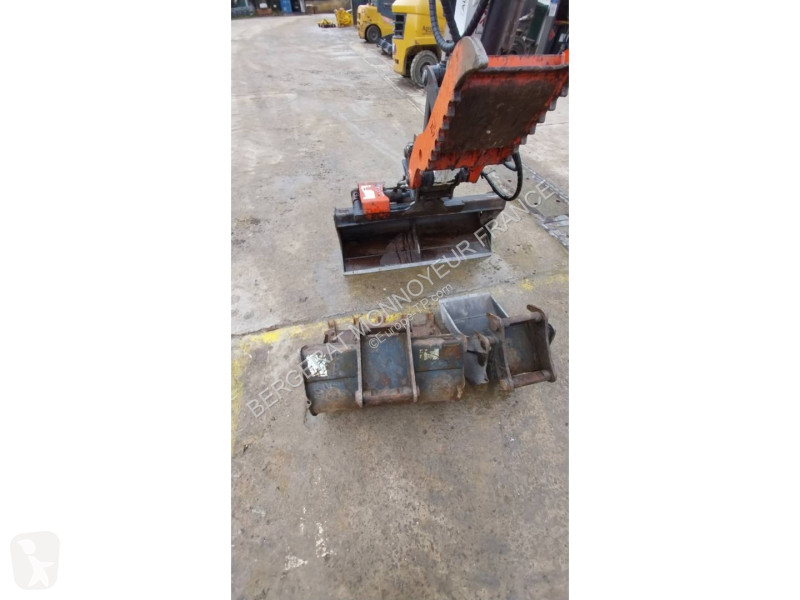 Excavator Bobcat E27
