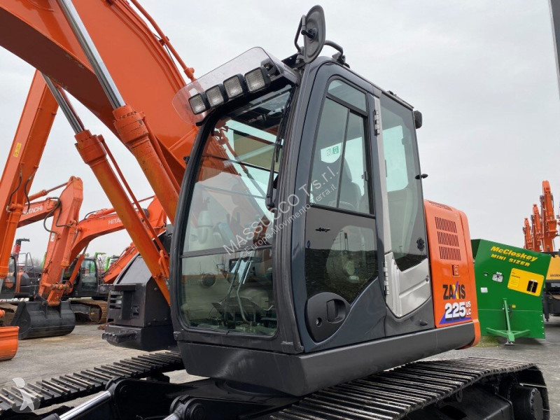 Экскаватор Hitachi ZX225 USBLC