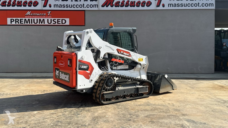 Lopatový nakládač Bobcat T590