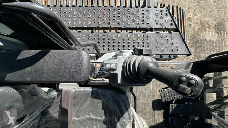 Rýpadlo Hitachi KMC750S-7