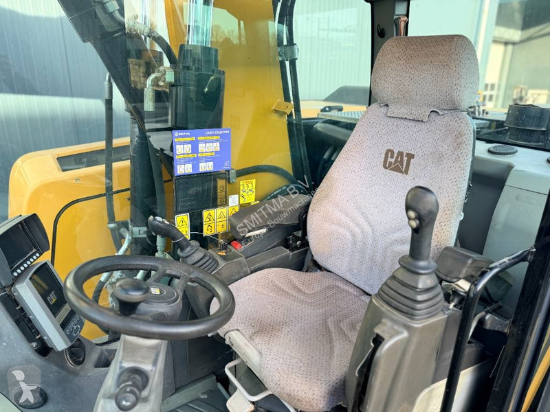جرافة Caterpillar F
