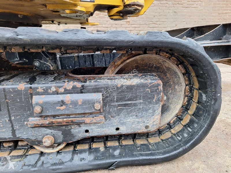 Экскаватор Caterpillar .7