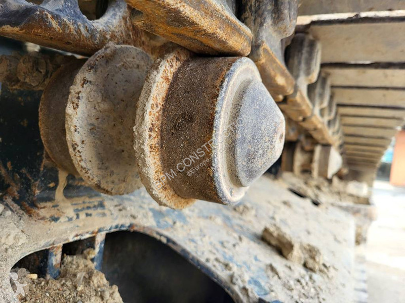جرافة Komatsu 11