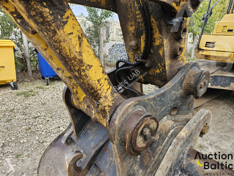 جرافة Komatsu 11