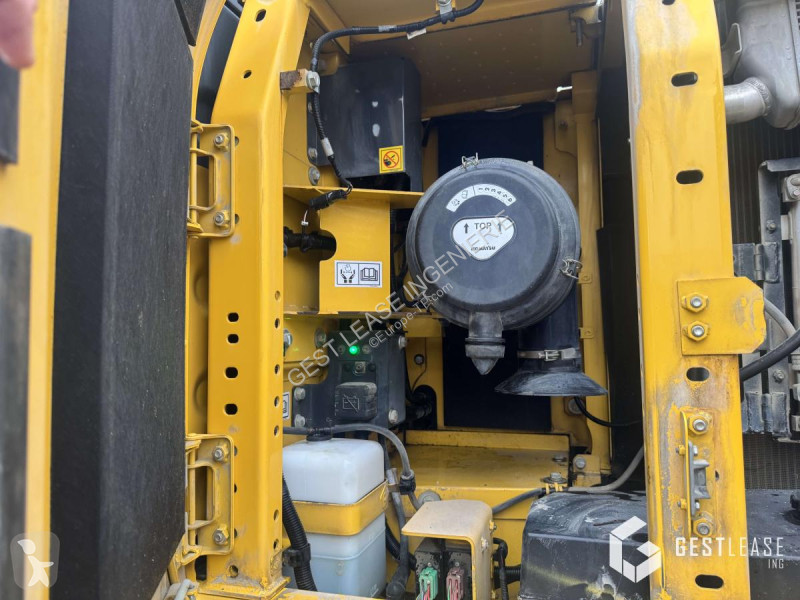 جرافة Komatsu 11