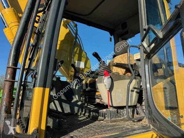 جرافة Komatsu LC8