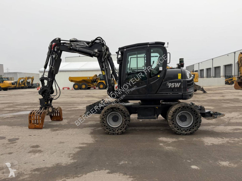 Экскаватор Yanmar B95W