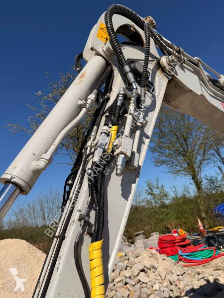Rýpadlo Takeuchi TB370