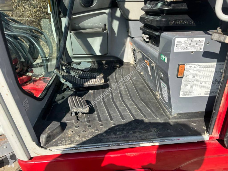 جرافة Takeuchi 230