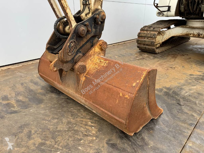 جرافة Liebherr R Compact - 5 Buckets + Forks +...