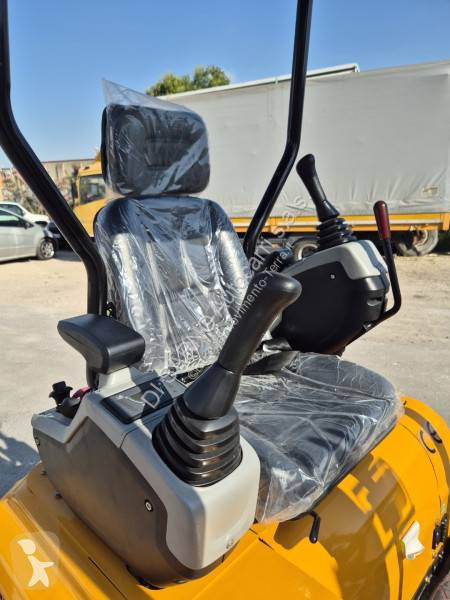 Lopatový nakládač JPC HT20
