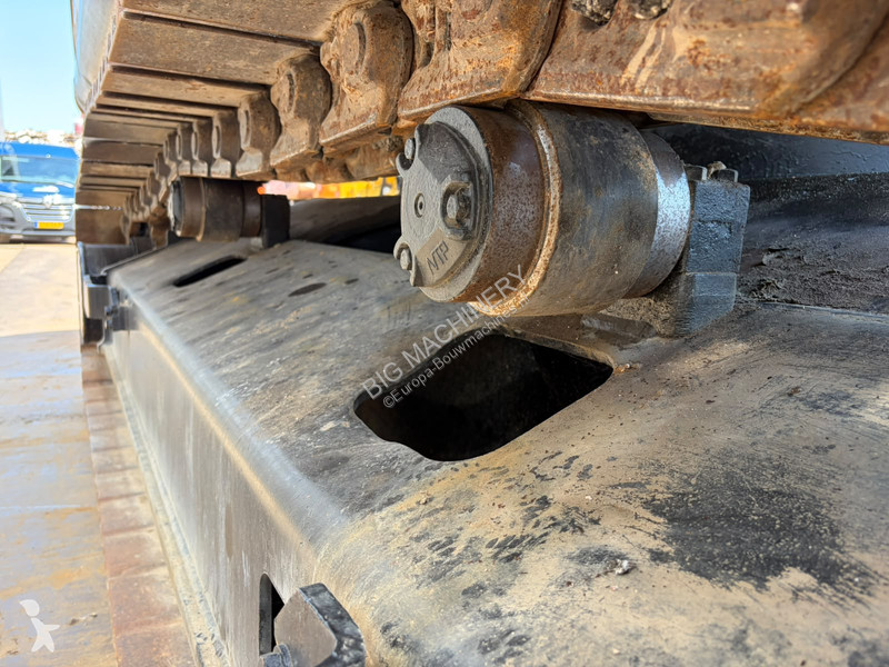 Lopatový nakládač Hitachi 3