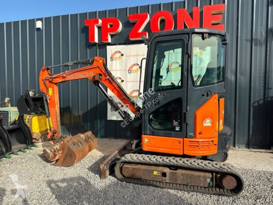 Rýpadlo Hitachi zx26u-5a cr cabine à 22 900 € ht