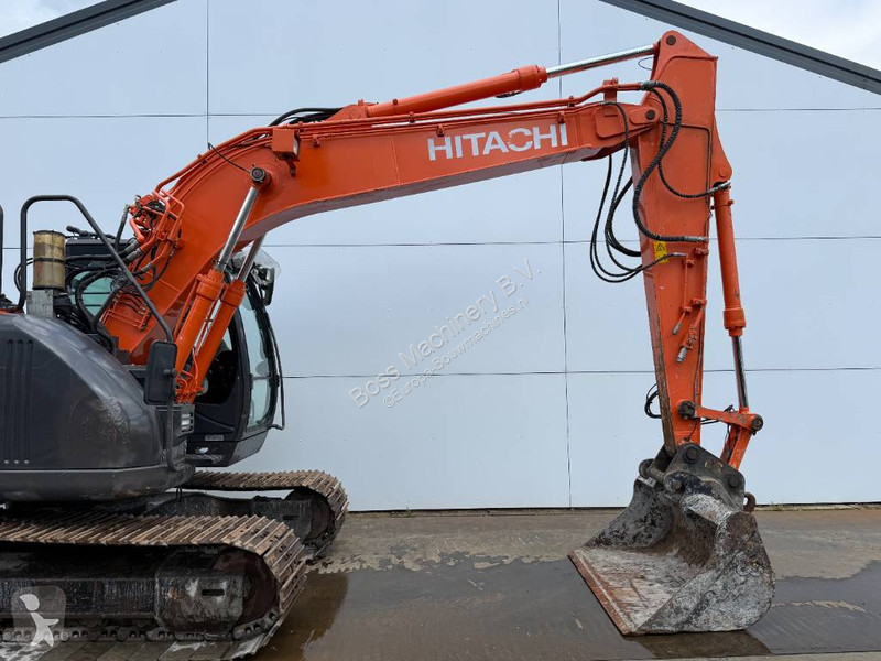 جرافة Hitachi - Quick Coupler / Automatic Greasing