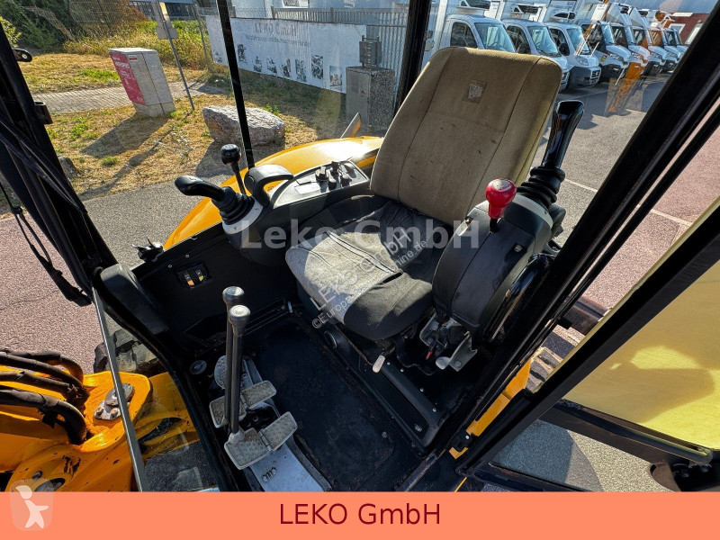 Lopatový nakládač JCB RTS