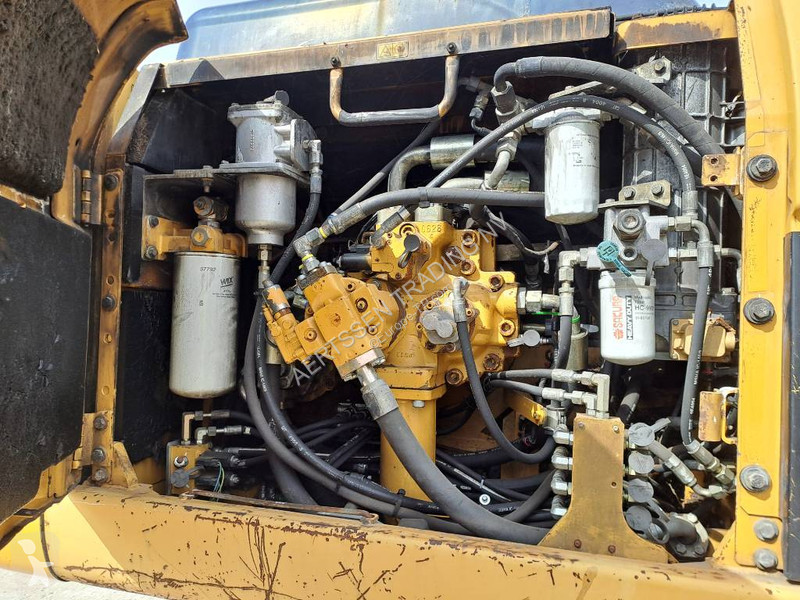 جرافة Caterpillar UHD