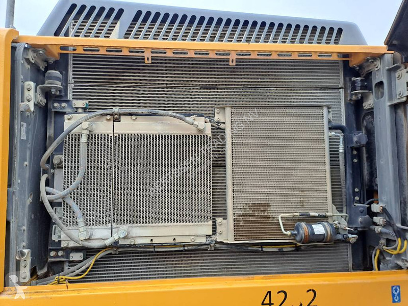 Lopatový nakládač Liebherr LC