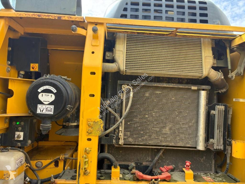 جرافة Komatsu LC10