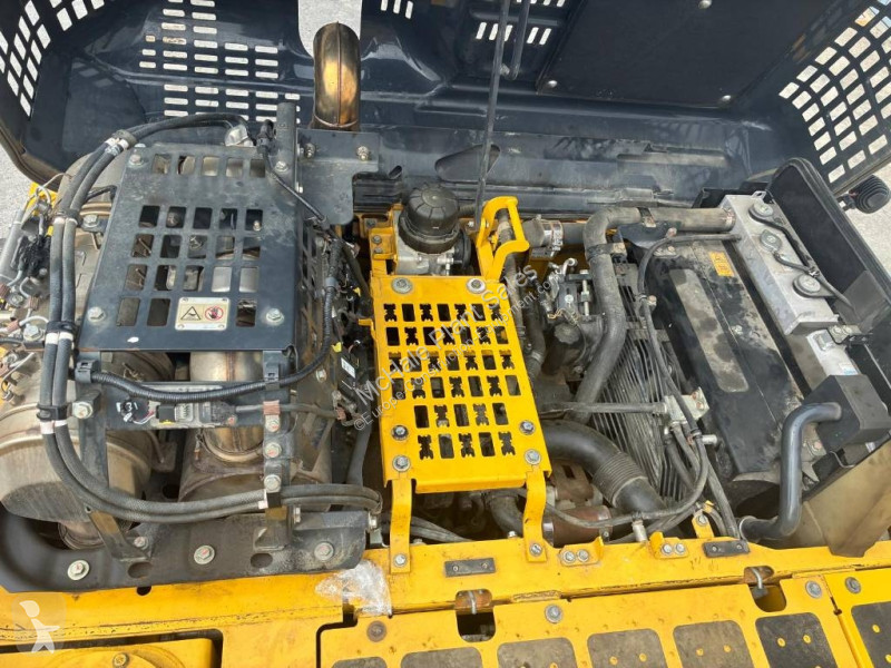 جرافة Komatsu 11