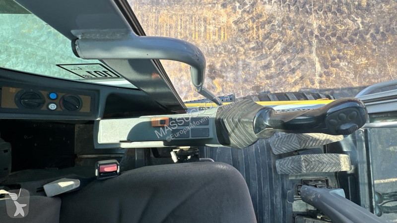 جرافة New Holland WE170C