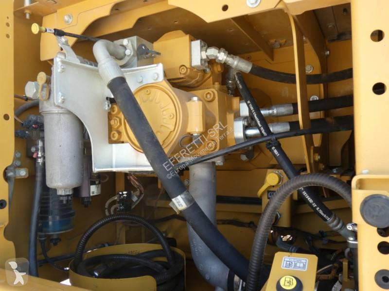 Lopatový nakládač Caterpillar 330