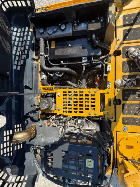 جرافة Komatsu PC210-11E0