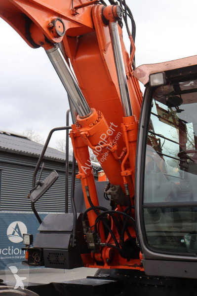 Rýpadlo Hitachi