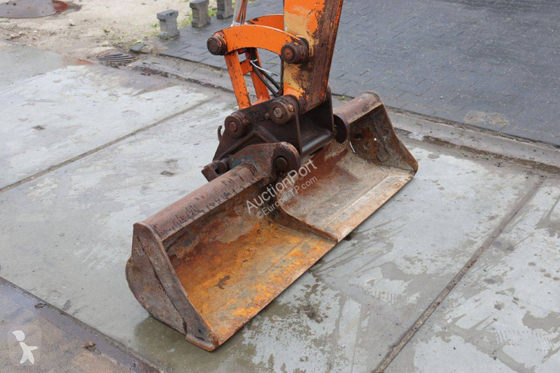 جرافة Hitachi 02