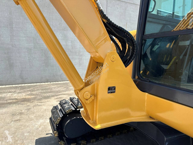 جرافة Komatsu 7