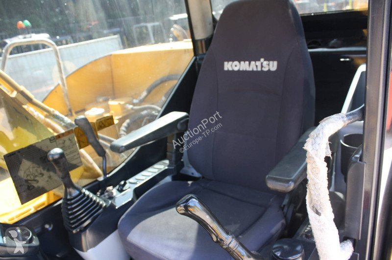 جرافة Komatsu PC70-8
