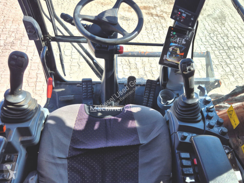 جرافة Hitachi ZX220W-7