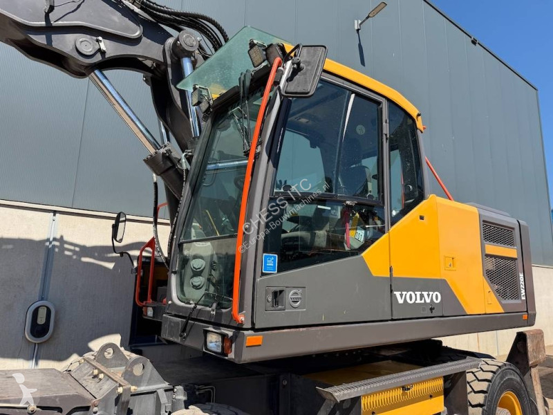 جرافة Volvo 220 E 220 - 180 -