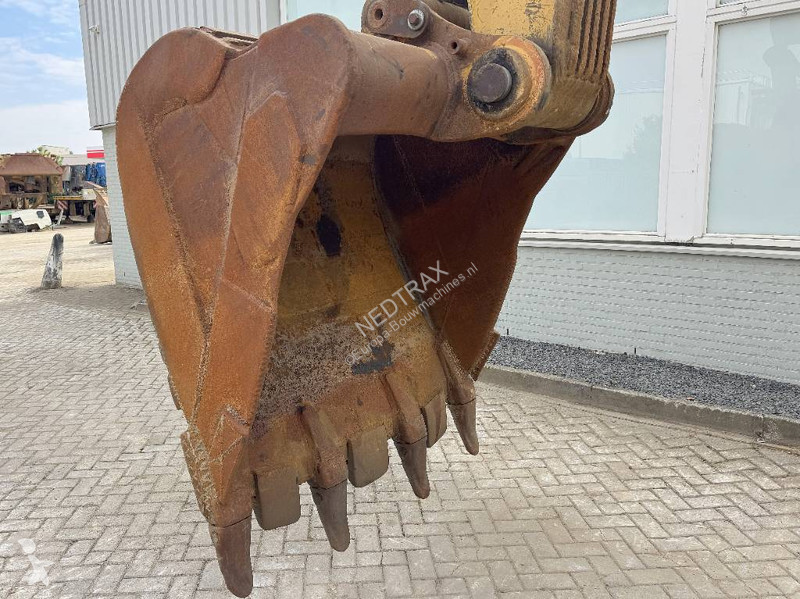 Escavatore Caterpillar L