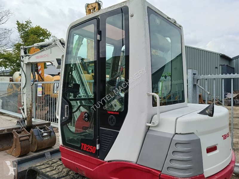 Excavator Takeuchi 5 ton rups graafmachine...