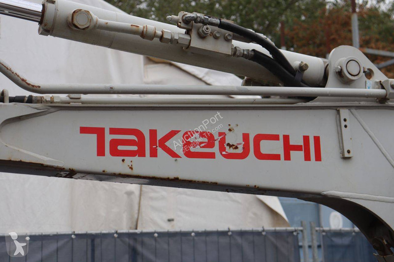 جرافة Takeuchi 0