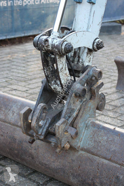 جرافة Takeuchi