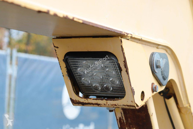 جرافة Yanmar SV22