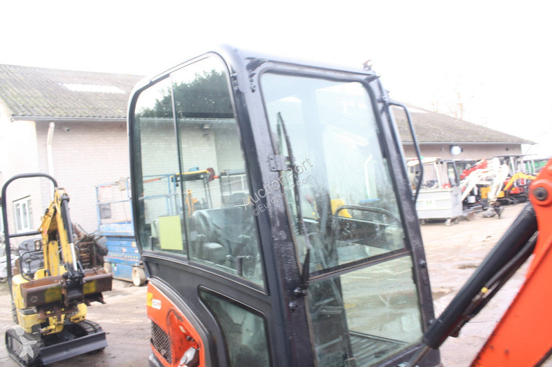 Багер Kubota