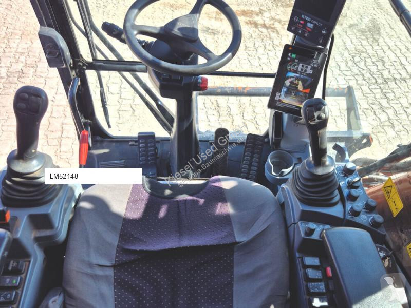 Екскаватор Hitachi ZX220W-7
