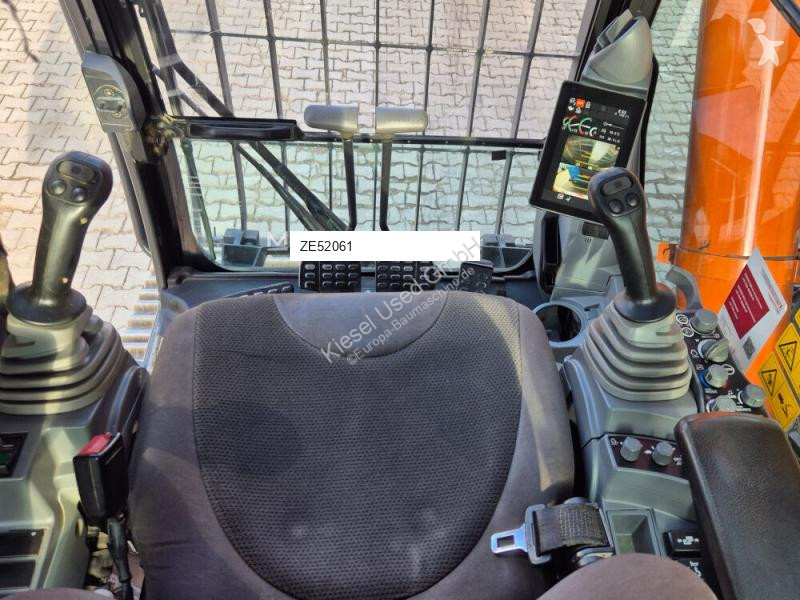 Екскаватор Hitachi