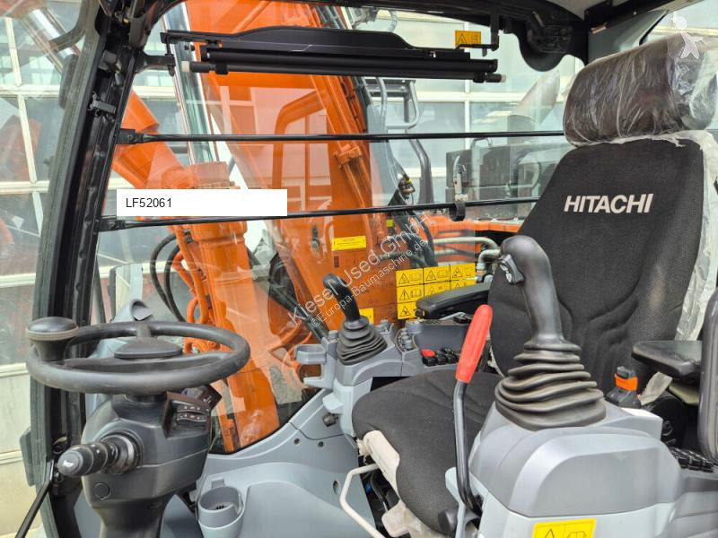 Екскаватор Hitachi ZX135W-7