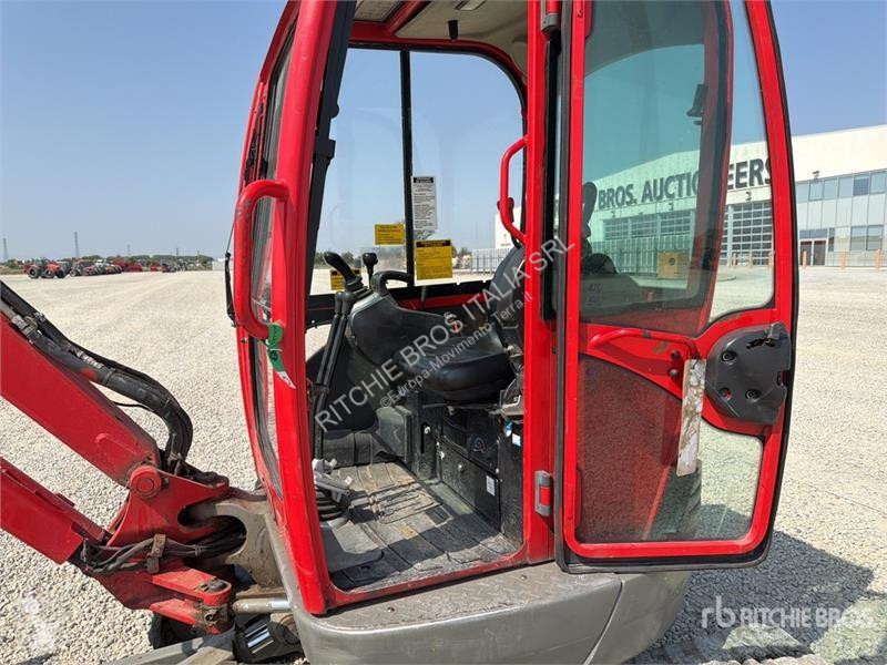 Екскаватор JCB