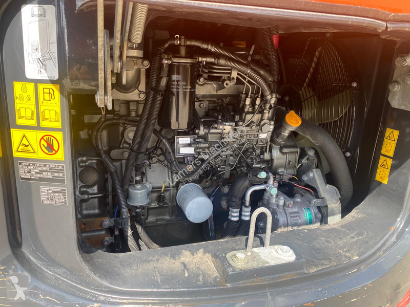 Экскаватор Hitachi ZX65U .