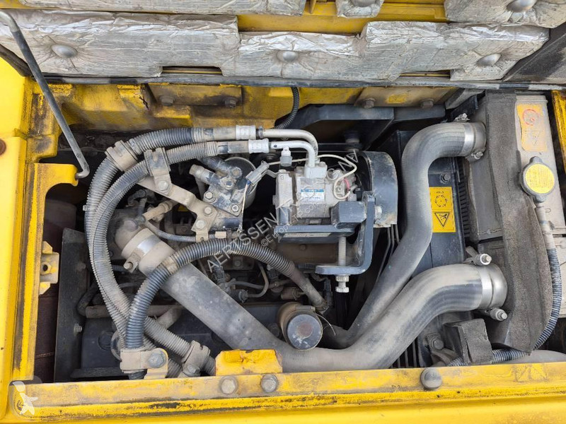 Экскаватор Komatsu MR8