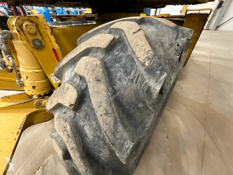 Экскаватор Komatsu MR8